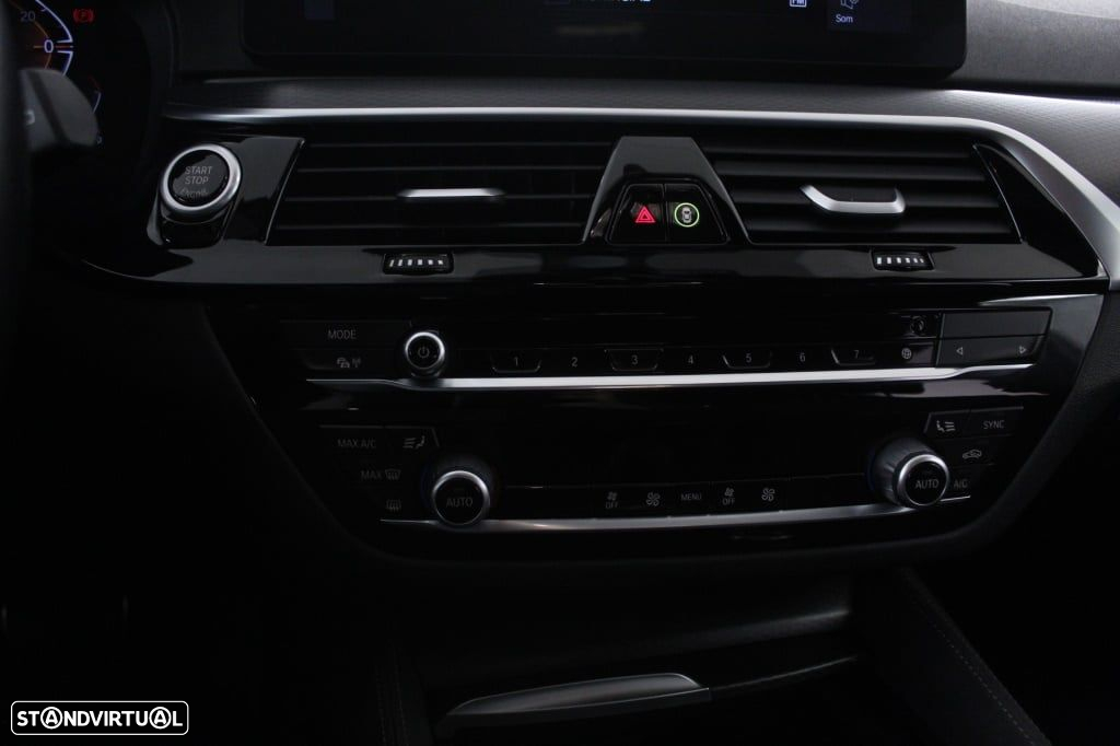 BMW 520 d Pack Desportivo M Auto - 27