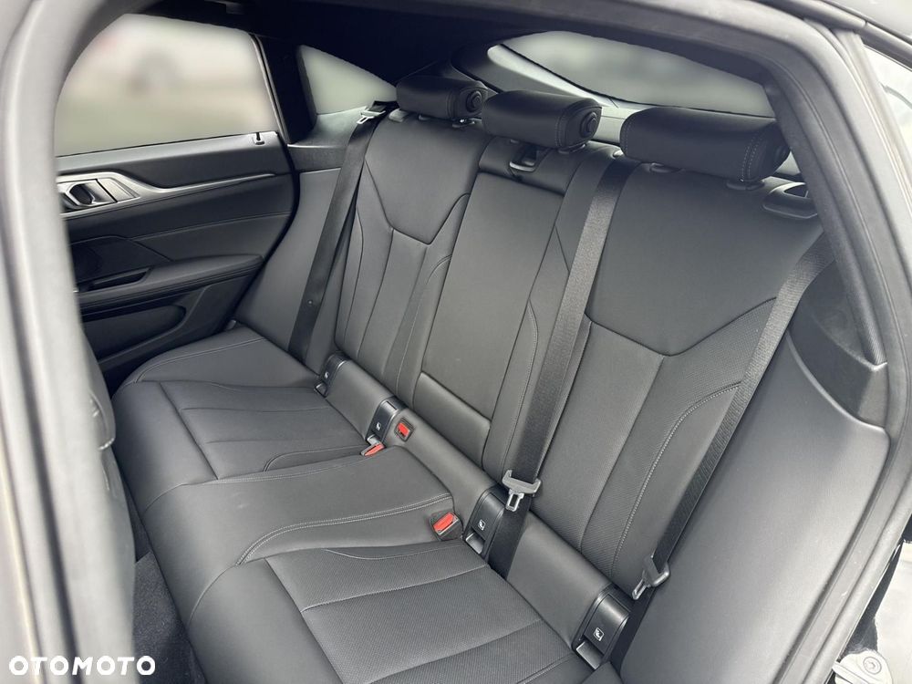 BMW i4 - 17