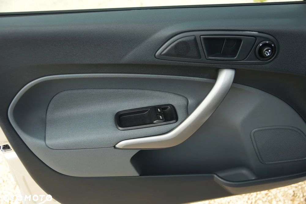 Ford Fiesta 1.25 SYNC Edition - 26