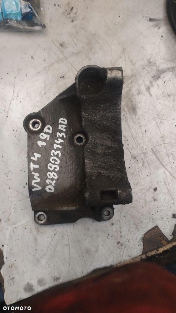 VW T4 transporter 1,9 diesel łapa mocowanie alternatora 028903143AD - 1
