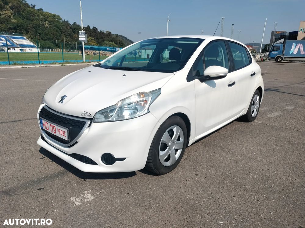 Peugeot 208 - 1