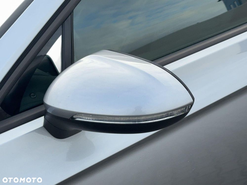 Volkswagen Passat - 10