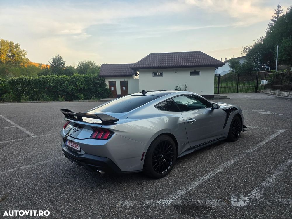Ford Mustang - 8