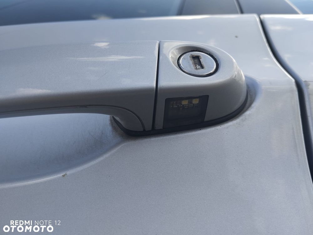 BMW Seria 3 ver-320i - 12