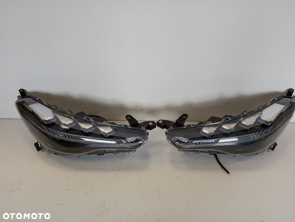 Lampa Full Led TOYOTA COROLLA CROSS PRAWA LEWA