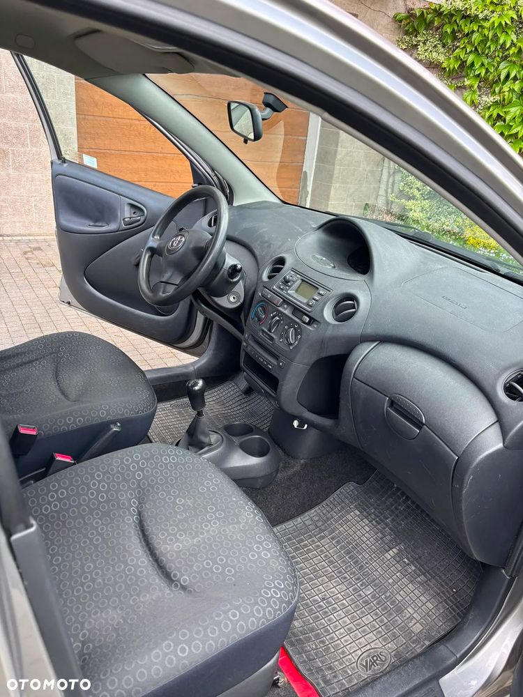 Toyota Yaris 1.3 Sol - 8