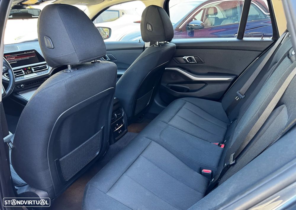 BMW 320 d Auto - 31