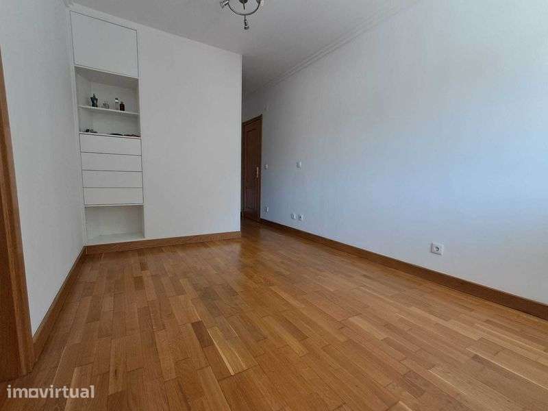 T2 com 93 m², suite e estacionamento em Benfica - Grande imagem: 2/12