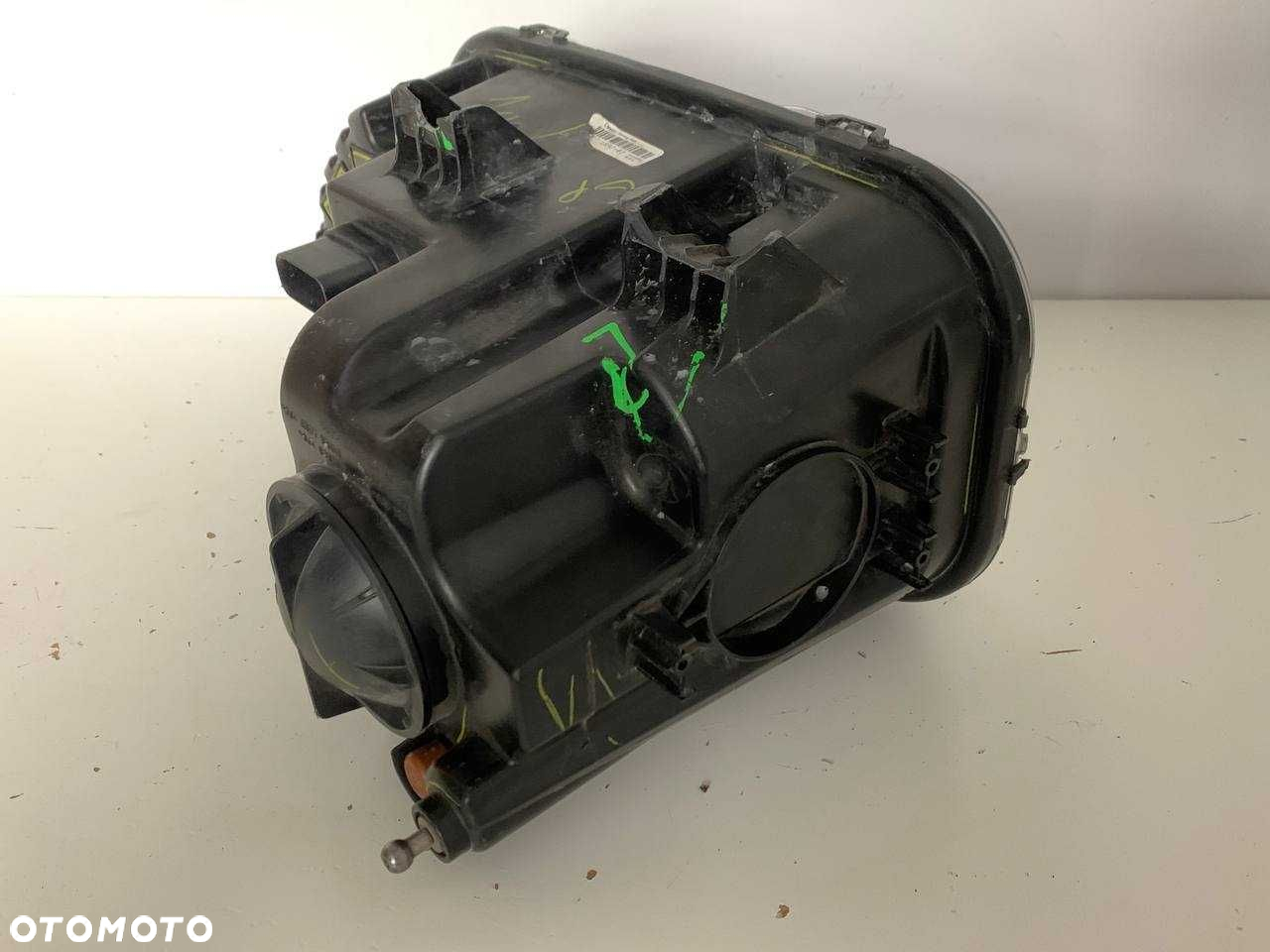 Lampa Reflektor Dodge Challenger 2015+ LED Xenon - 2