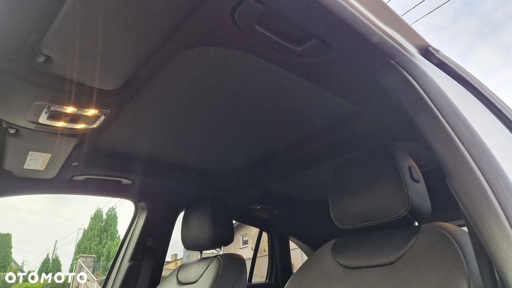 Mercedes-Benz GLA - 12