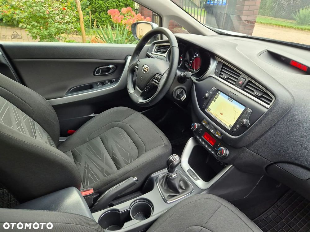 Kia Ceed 1.6 GDI L Business Line - 19