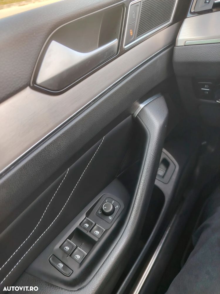 Volkswagen Passat 2.0 TDI DSG Highline - 23