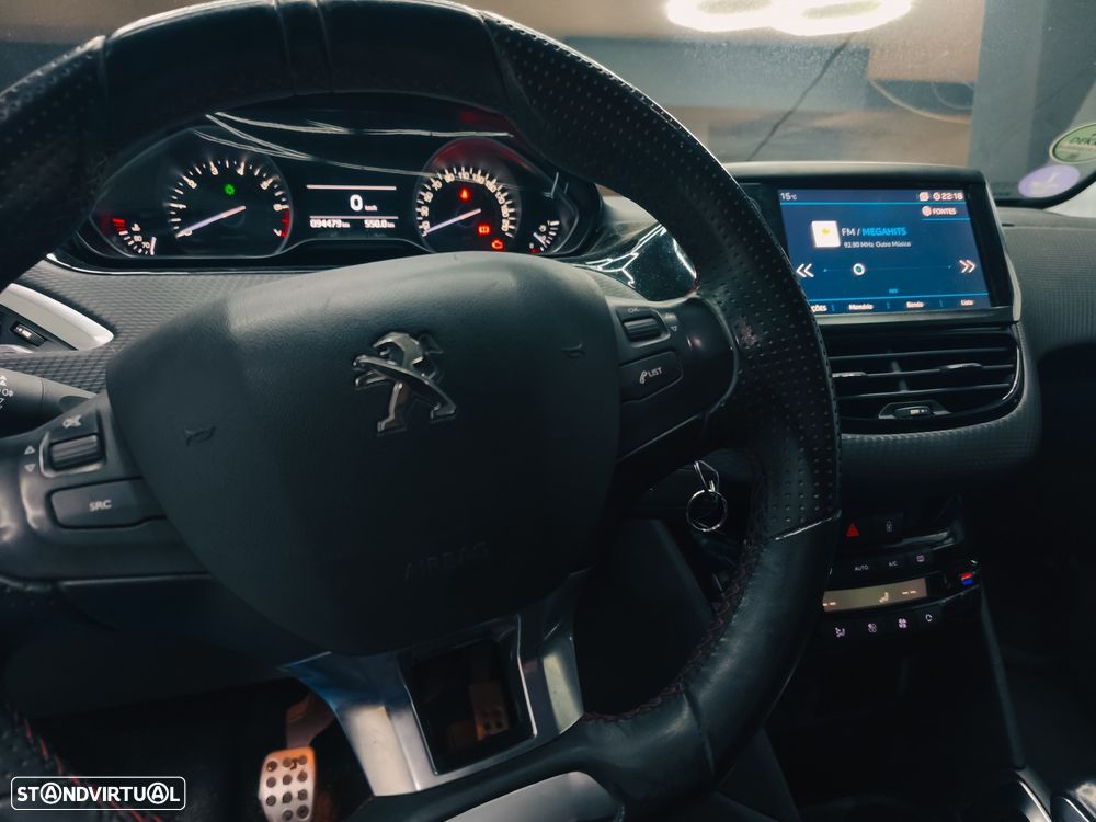 Peugeot 208 1.2 PureTech GT Line - 4