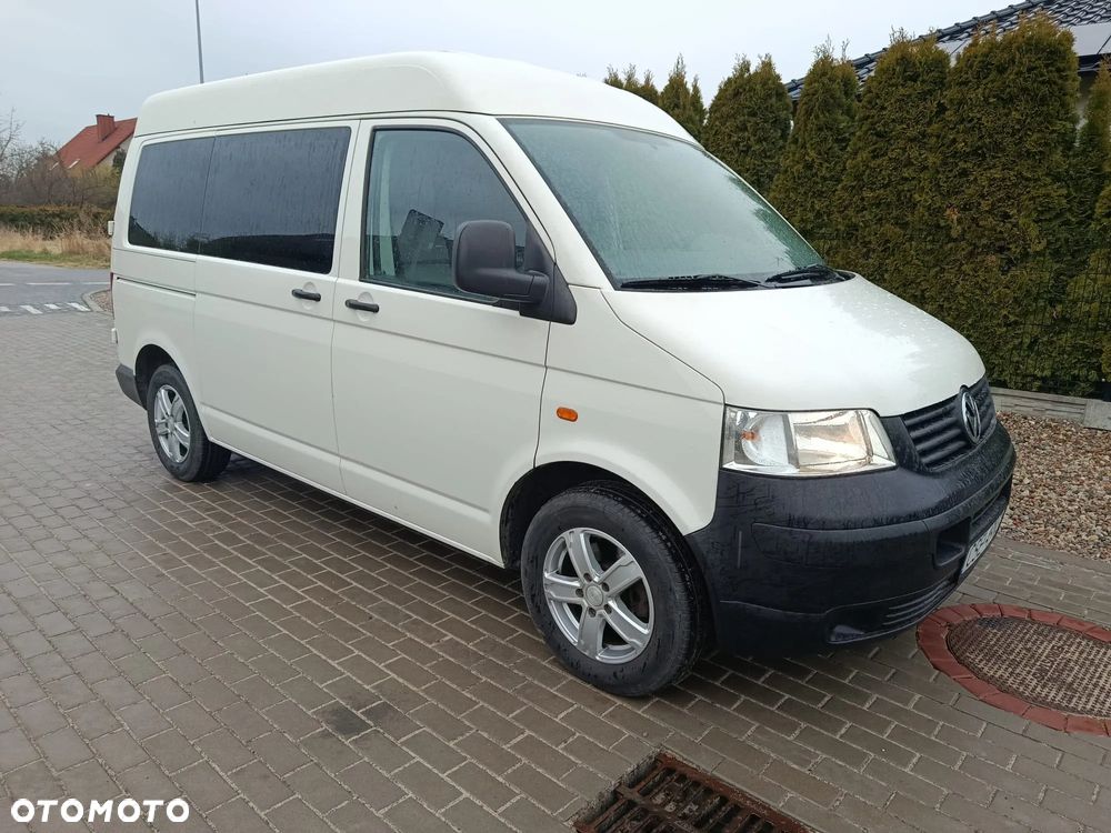 Volkswagen Caravelle - 1