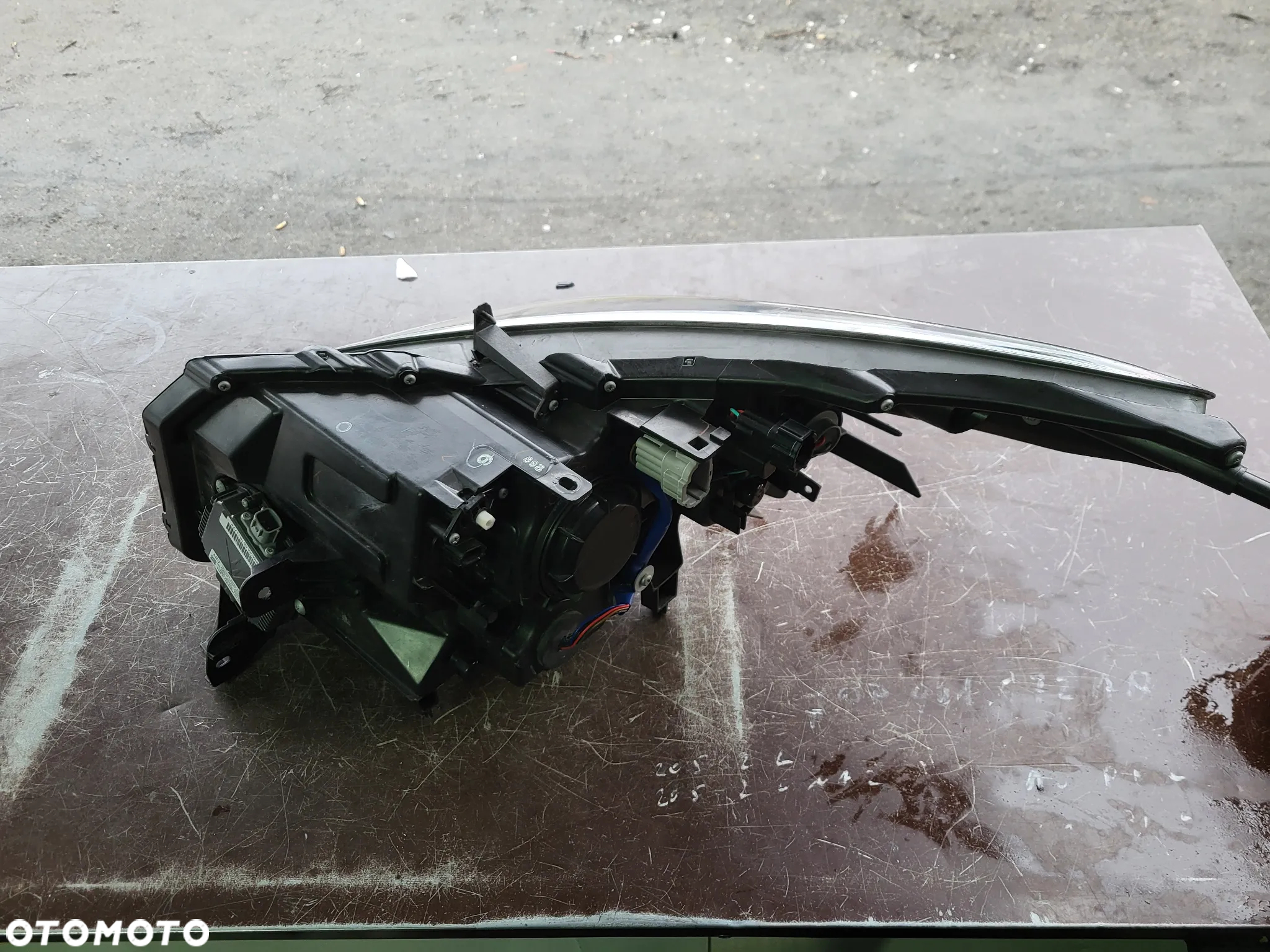 Infiniti FX xenon prawy - 2
