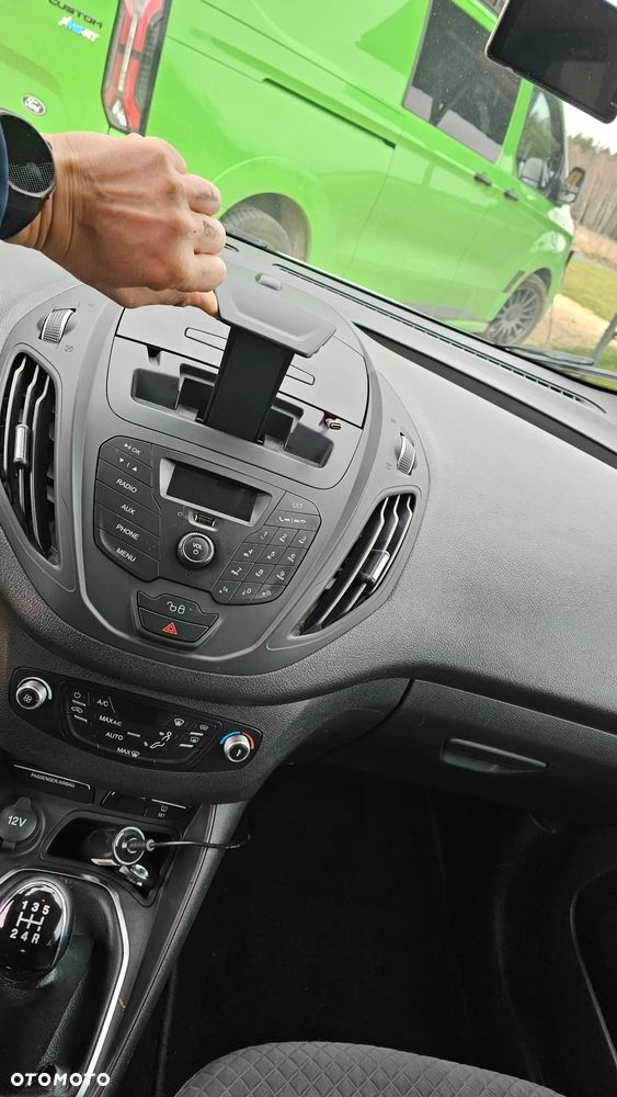 Ford Tourneo Courier - 24