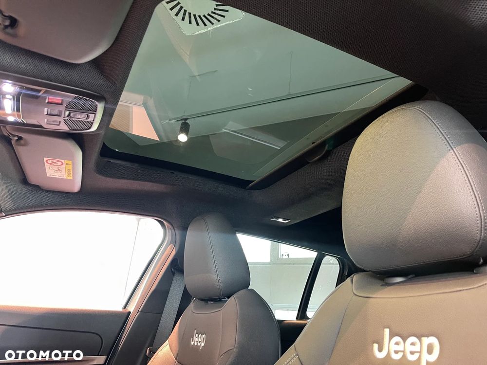 Jeep Avenger 1.2 T3 mHEV Summit Winter Edition FWD eDCT6 - 5