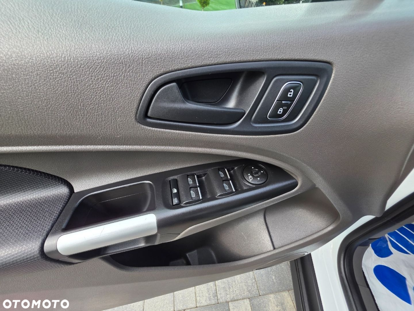 Ford Transit Connect - 11