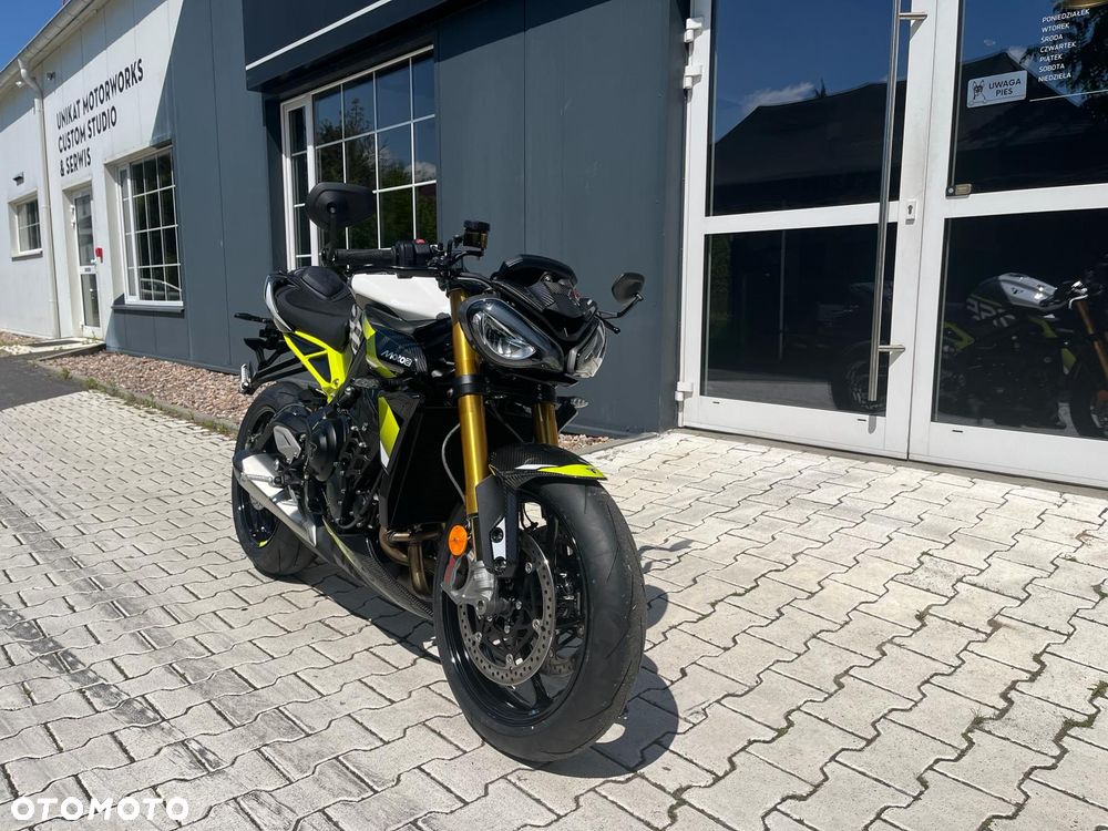Triumph Street Triple - 8