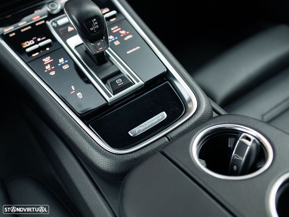 Porsche Panamera 4 E-Hybrid - 33