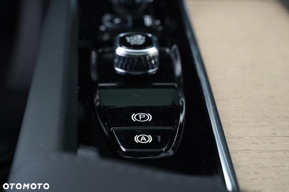 Volvo XC 60 T6 Plug-In Hybrid AWD Ultra Dark - 20