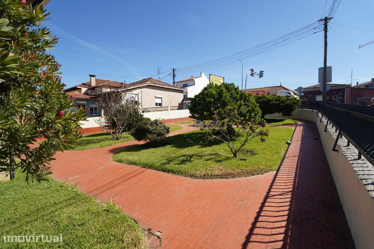 Moradia de 4 frentes com 4 quartos, centrada num amplo jardim em Arcoz - Grande imagem: 4/20