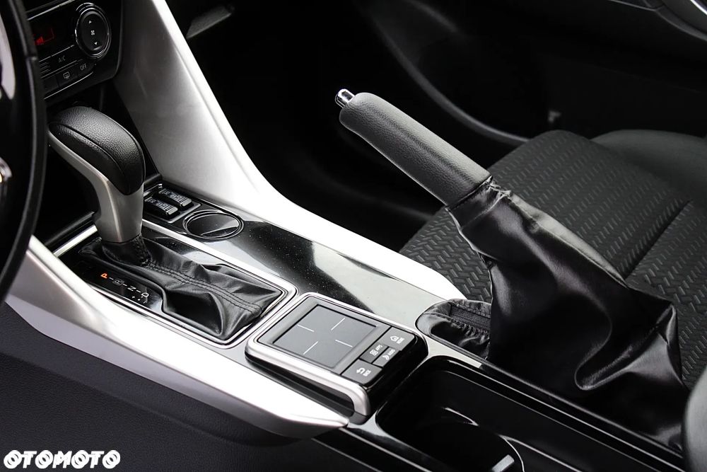 Mitsubishi Eclipse Cross - 12