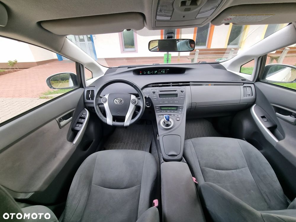 Toyota Prius (Hybrid) Life - 15