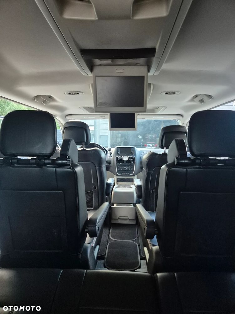 Chrysler Town & Country 3.6 Limited - 13