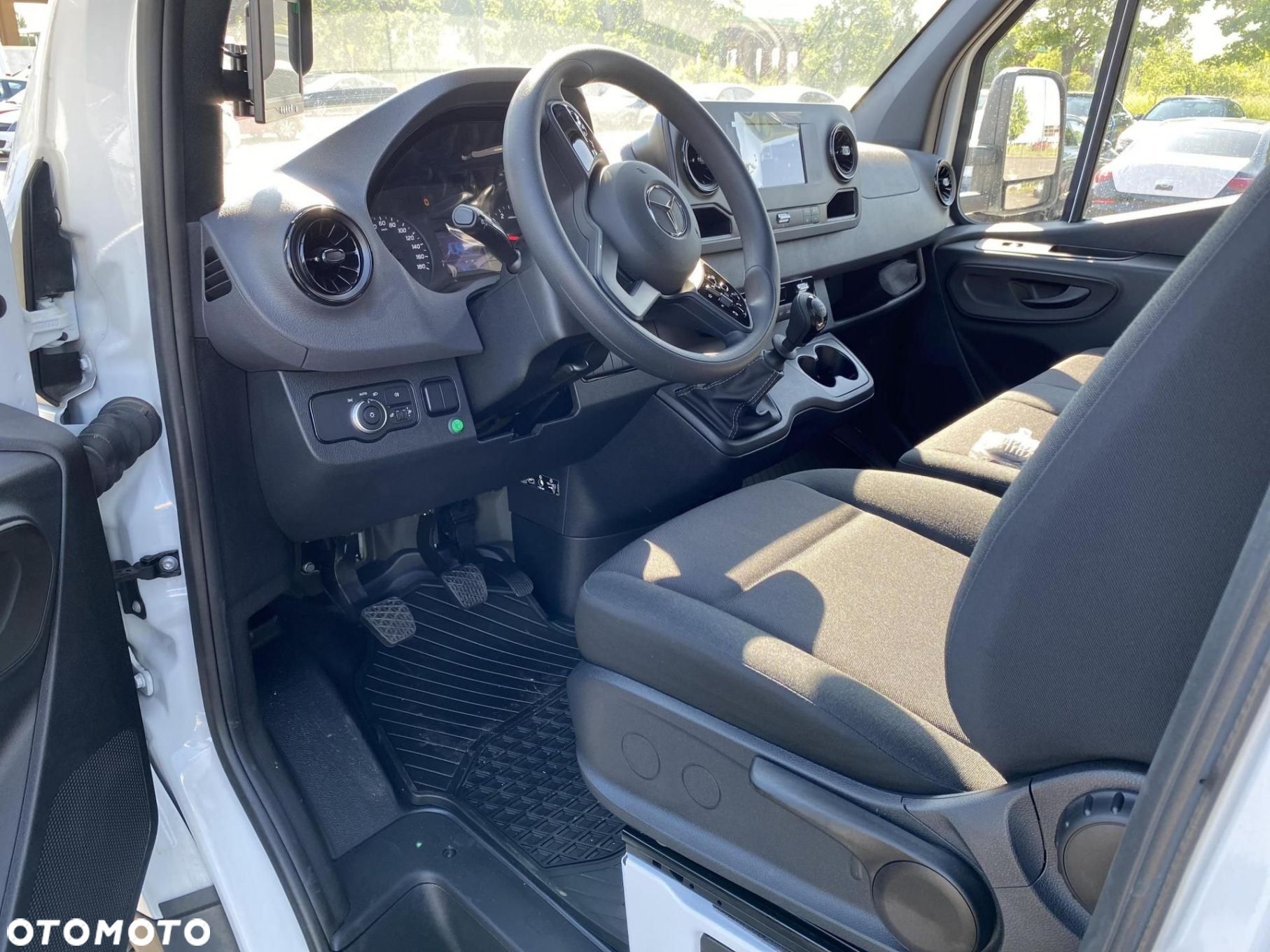 Mercedes-Benz Sprinter - 9