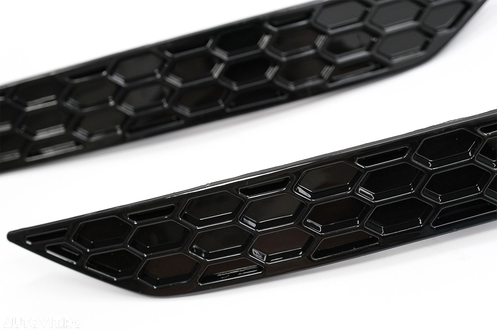 Honeycomb Reflectorizanti Bara Spate compatibil cu VW Golf 7.5 (2017-2 - 5