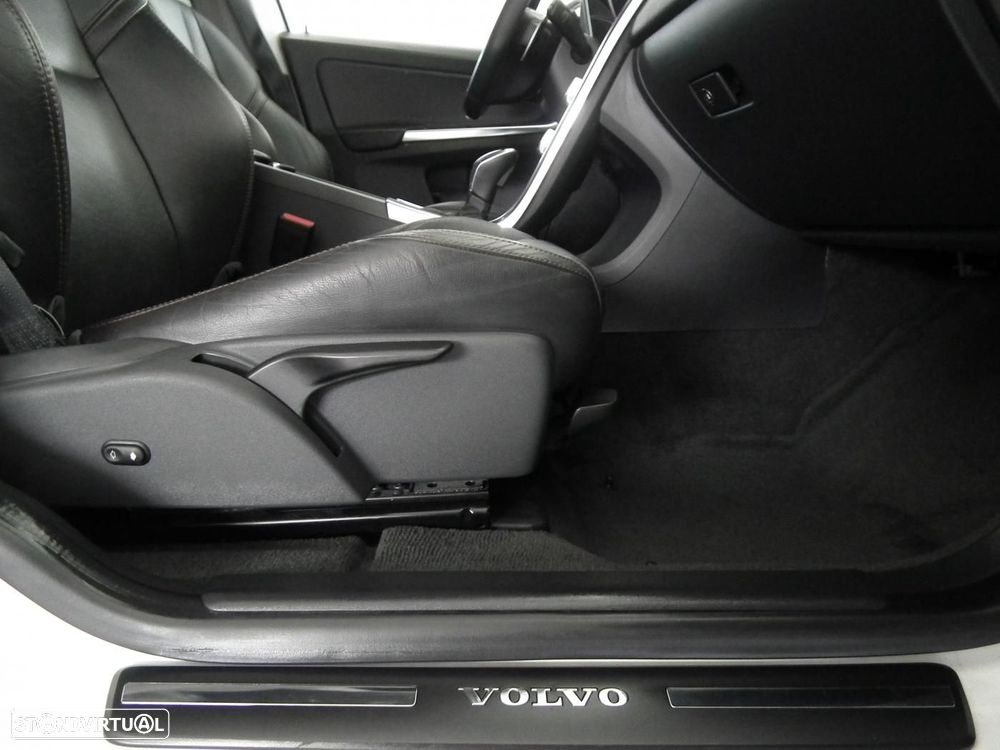 Volvo XC 60 2.0 D3 Dynamic Edition Geartronic - 17