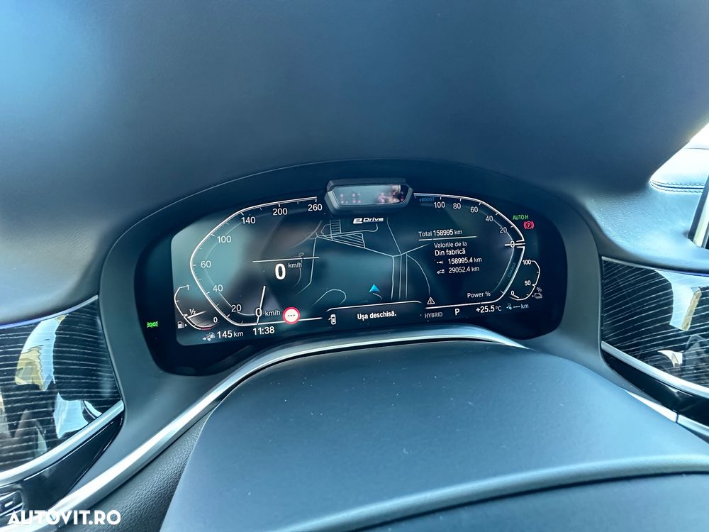 BMW Seria 7 745e - 33