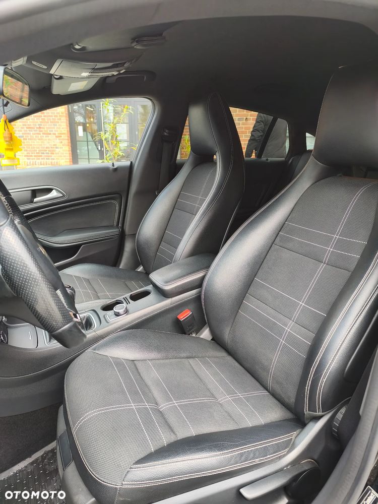Mercedes-Benz CLA 180 AMG Line - 20