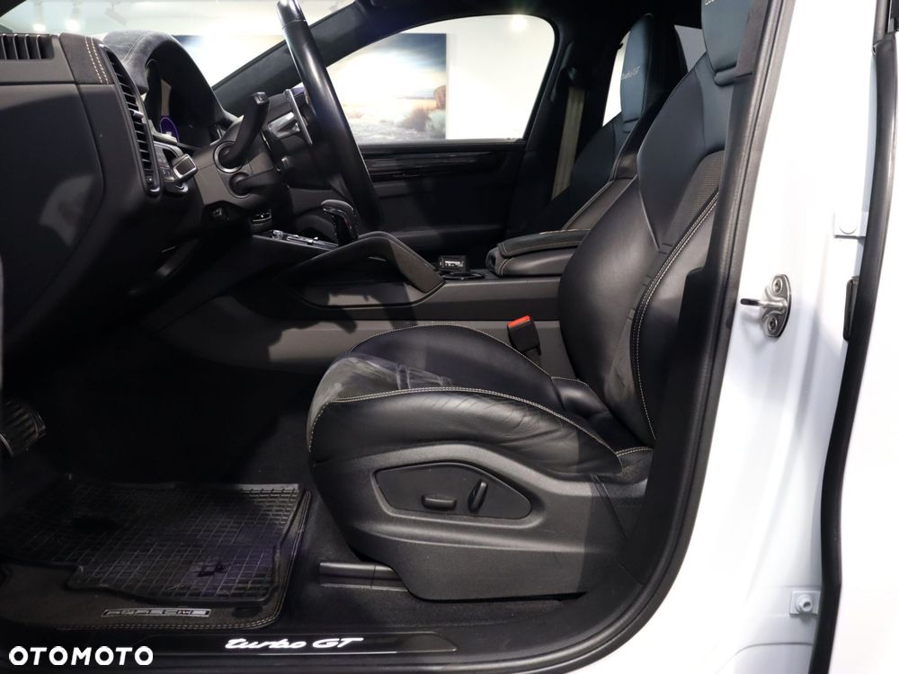 Porsche Cayenne Turbo GT - 16