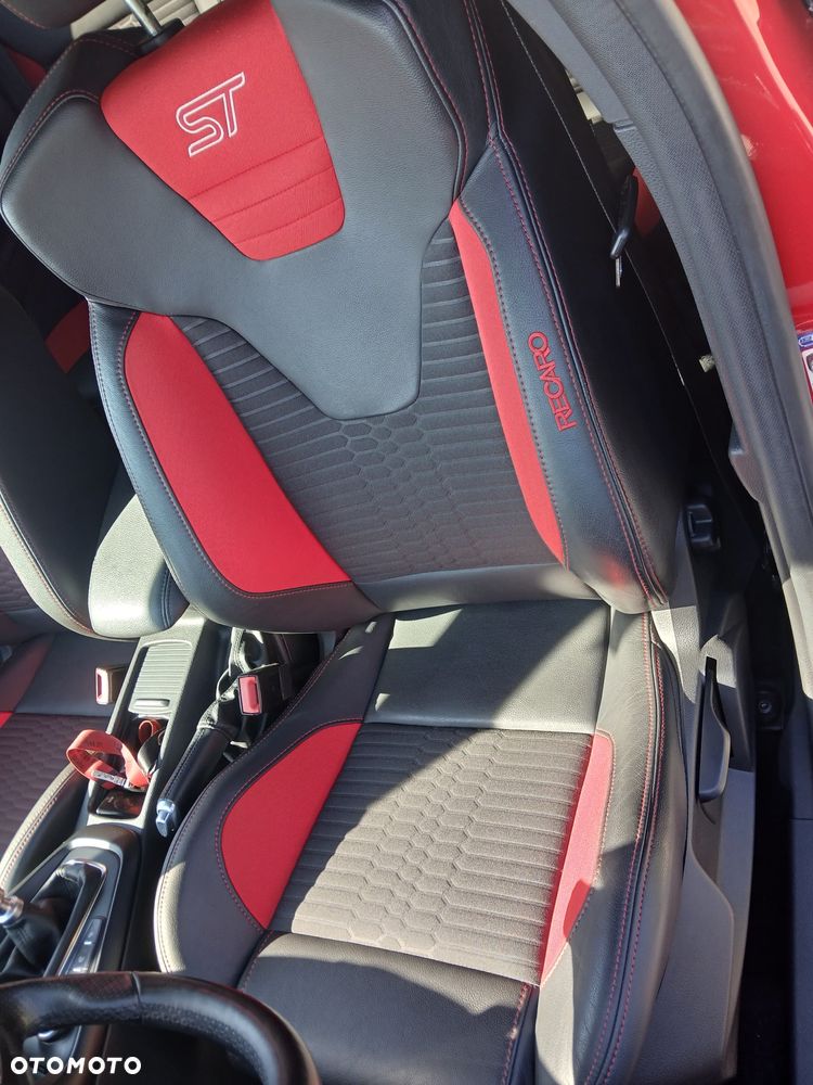 Ford Focus 2.0 EcoBoost ST mit Leder-Sport-Paket - 7