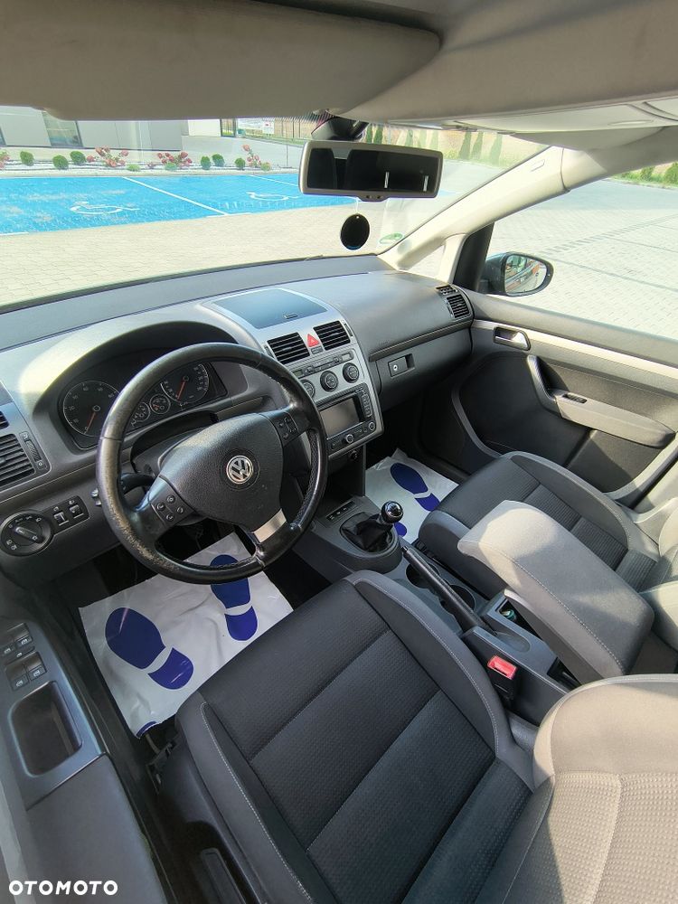 Volkswagen Touran - 5