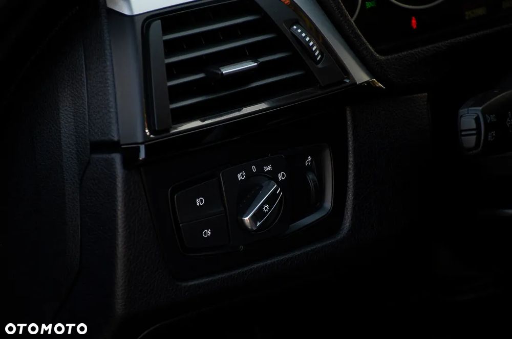 BMW Seria 3 320d M Sport Edition - 38