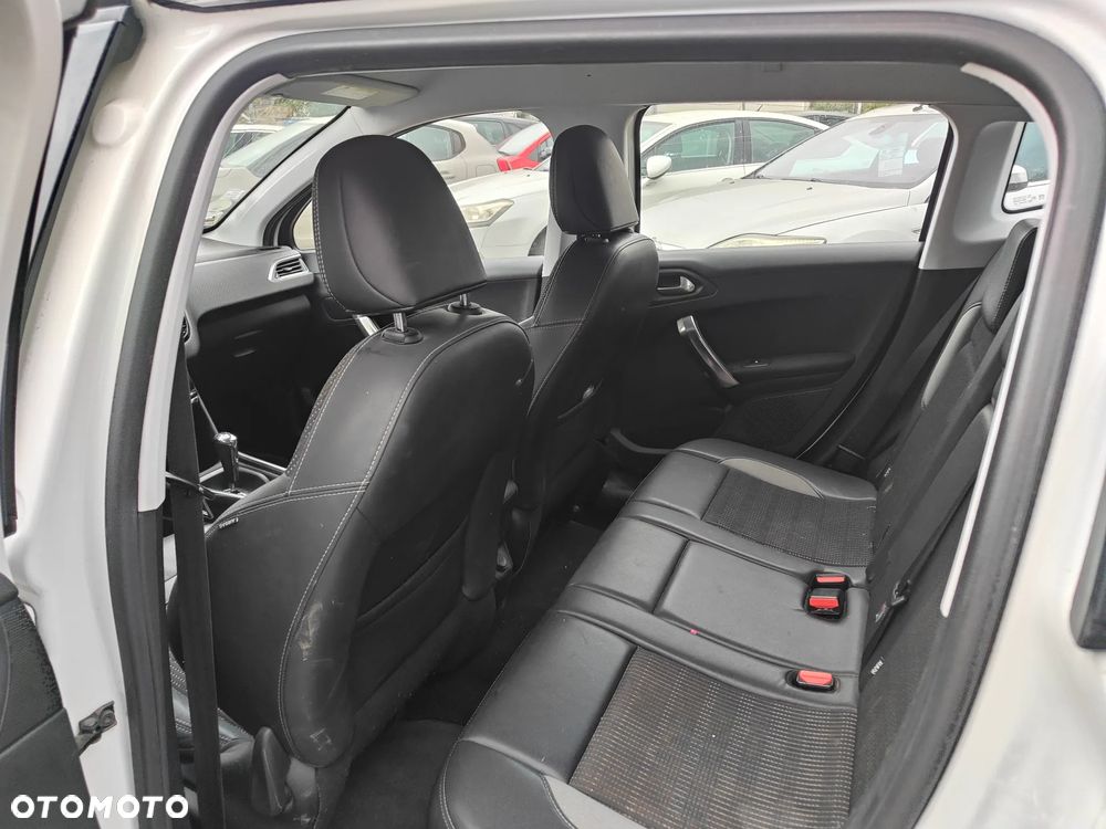 Peugeot 2008 - 12