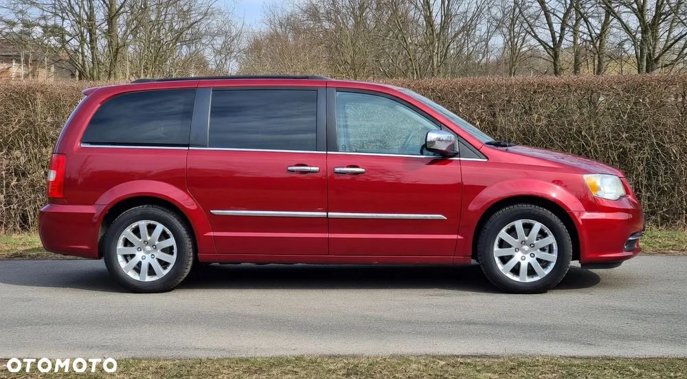 Chrysler Town & Country - 1