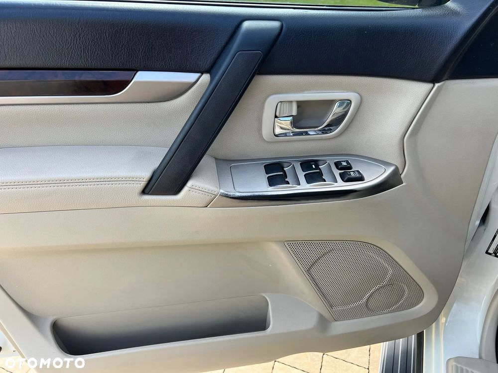 Mitsubishi Pajero - 31