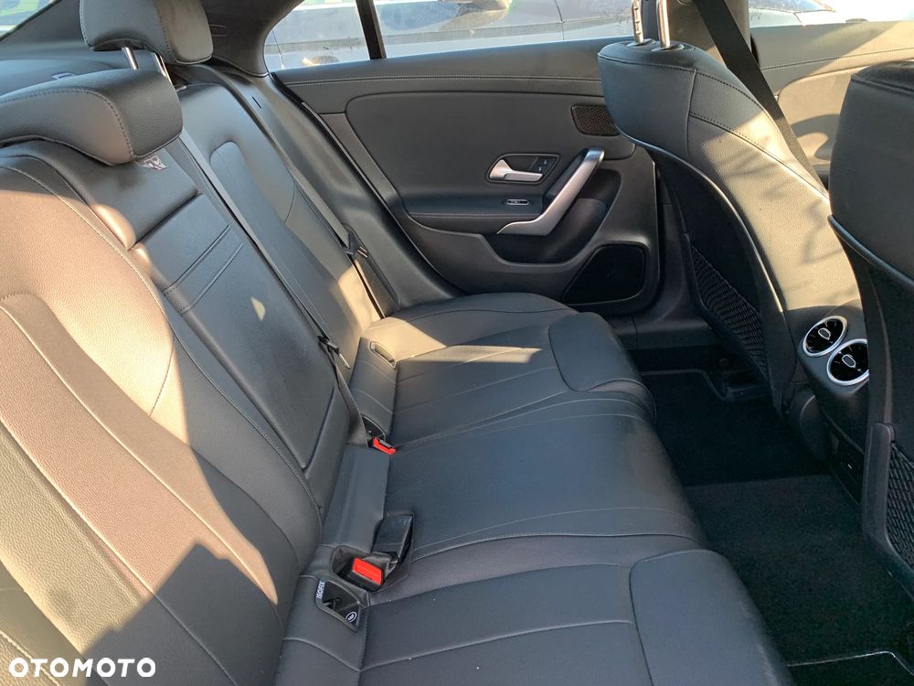 Mercedes-Benz CLA 250 4-Matic 7G-DCT - 11