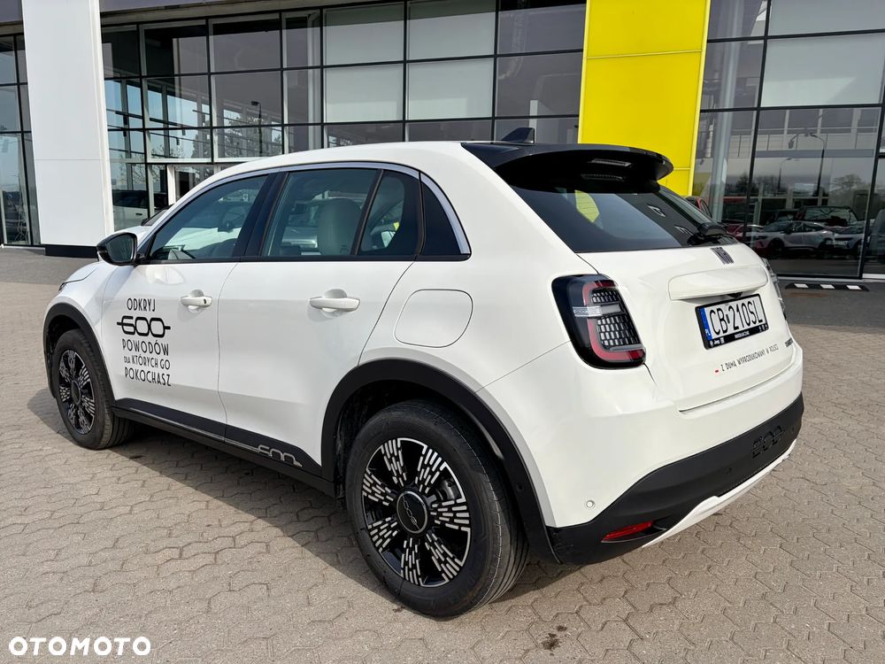 Fiat 600 1.2 Turbo eDCT - 8