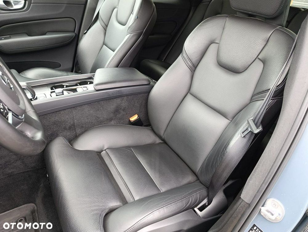 Volvo XC 60 B4 B Plus Dark - 7