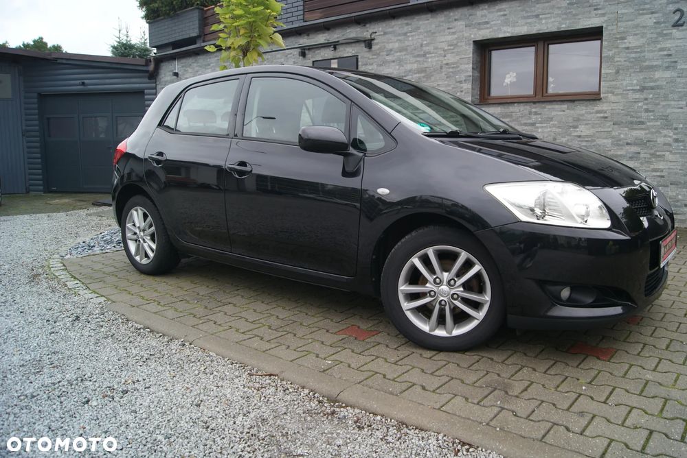 Toyota Auris 1.33 VVT-i Premium + - 7