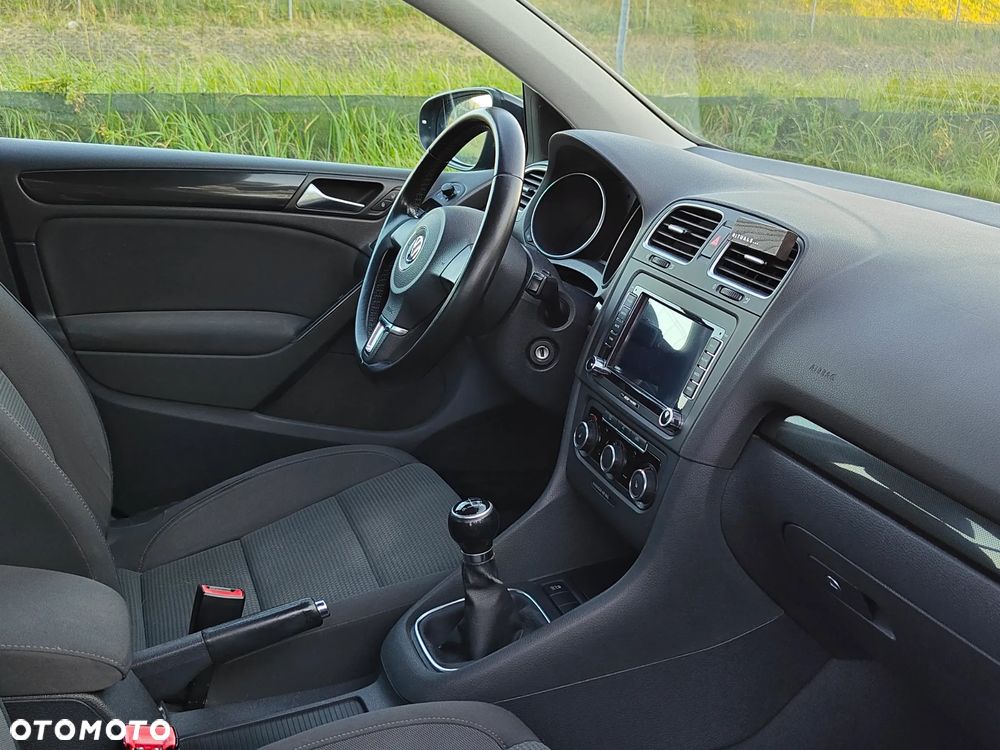 Volkswagen Golf - 6