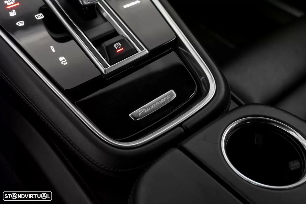Porsche Panamera 4 E-Hybrid - 11