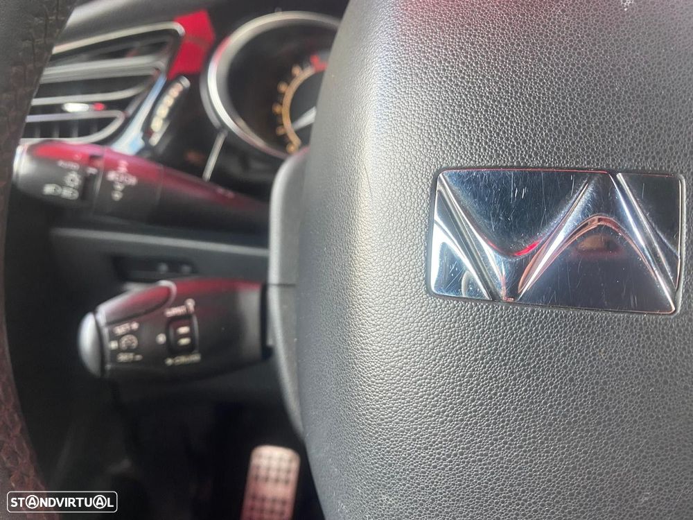 Citroën DS3 1.6 e-HDi So Chic - 11