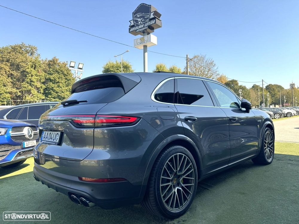 Porsche Cayenne E-Hybrid - 1