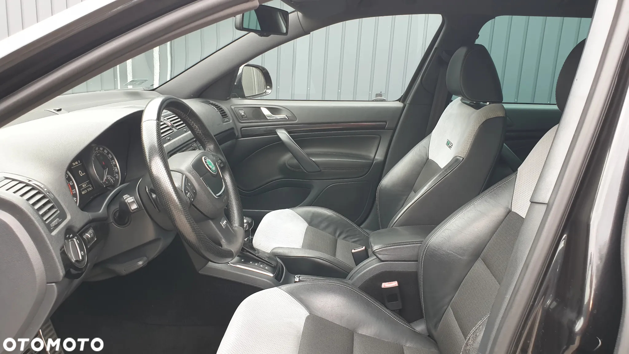 Skoda Octavia Combi 2.0 TDI DPF DSG RS - 9